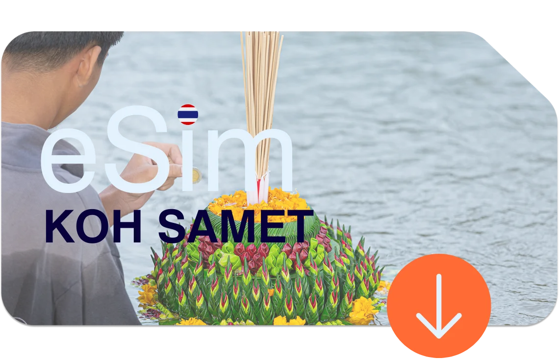 Traditionelle Opfergabe am Ufer von Koh Samet – mit eSIM Thailand verbunden bleiben und Thailands Kultur digital erleben.