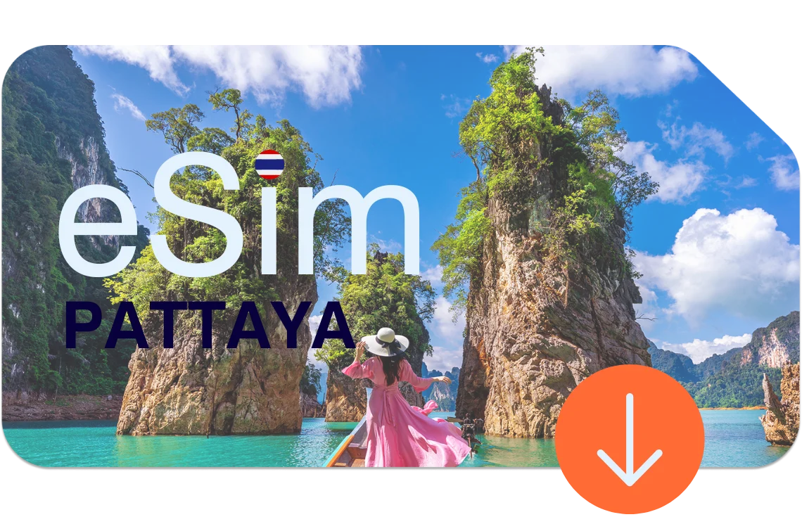 Klares Wasser zwischen Felsen an Pattayas Küste – mit eSIM Thailand grenzenlos surfen ohne physische SIM-Karte.