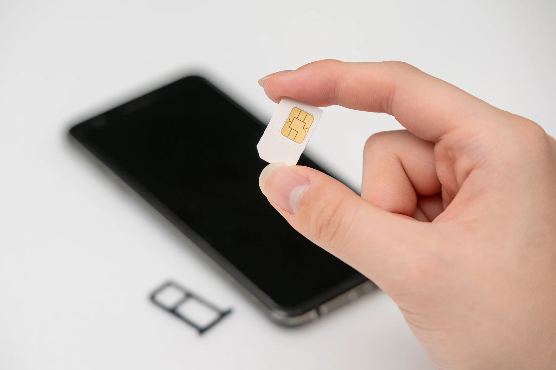 Österreicher ersetzt physische SIM-Karte durch eSIM Thailand auf dem Smartphone